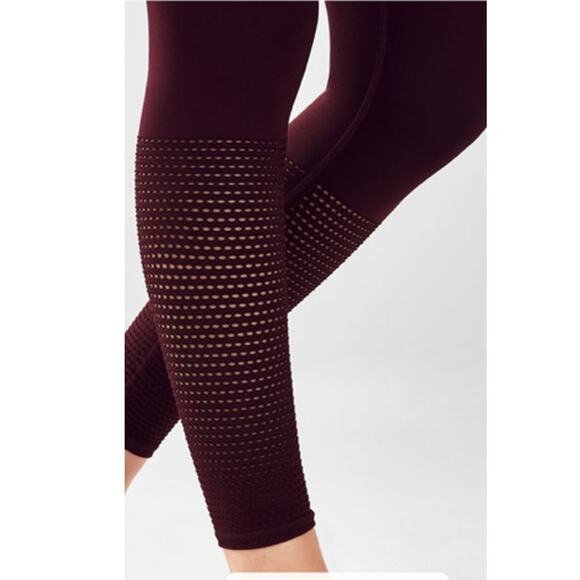 NWT Fabletics Seamless High-Waisted Mesh 7/8 Burgundy Leggings M - Picture 2 of 5